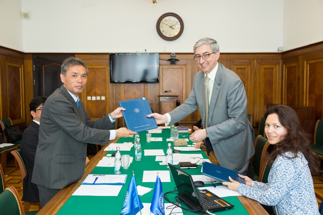 Подписано двустороннее соглашение о сотрудничестве с Университетом Хитоцубаси (Япония)