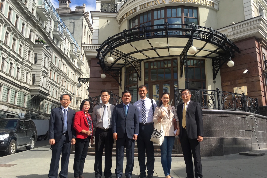 HSE University Welcomes Delegation from National Economics University, Hanoi