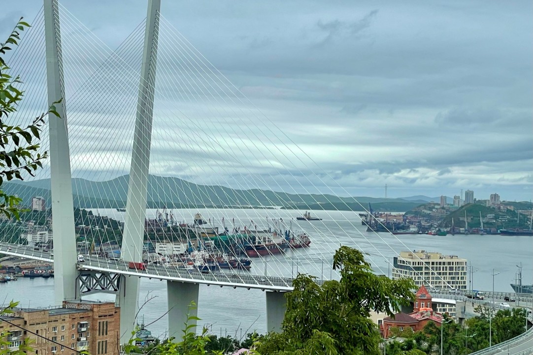 Вид на Золотой мост