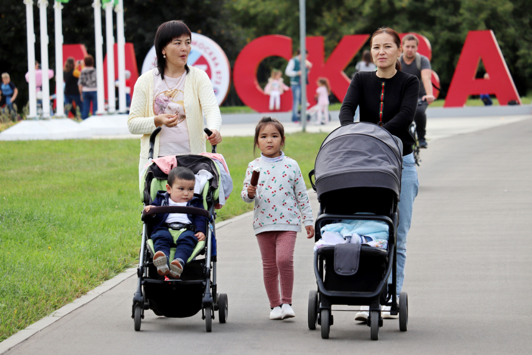 Трудовые мигранты хотят в Россию навсегда и с семьями