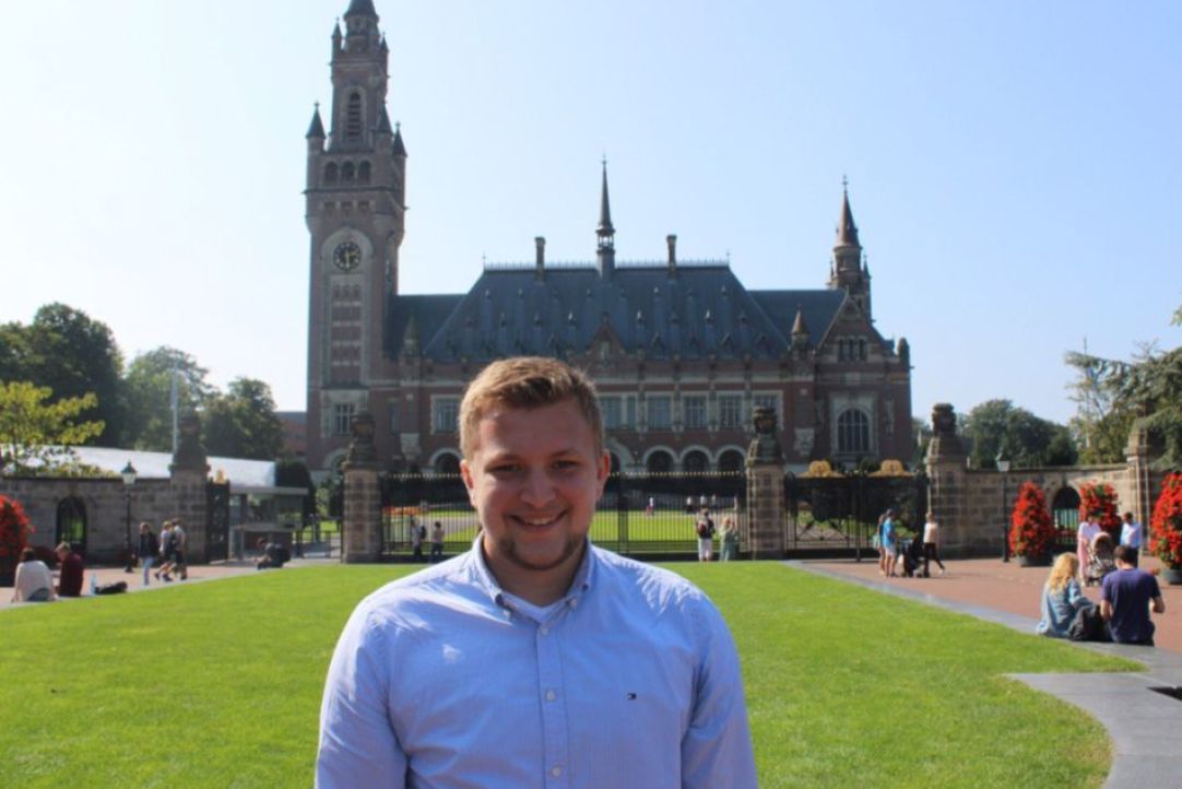 Jonas Prien in front of the International Court of Justice