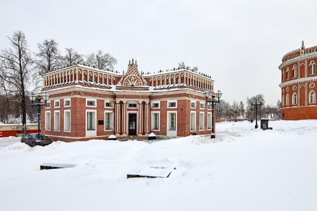 Illustration for news: Experience the Last Snow of the Season in Tsaritsyno Park